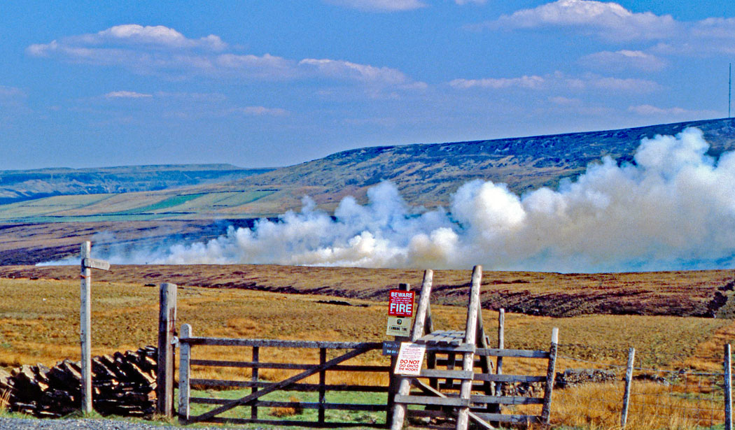 MOORLAND-CLOSURE-SIGN