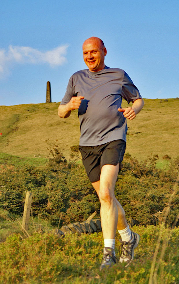 runner-and-war-memorial