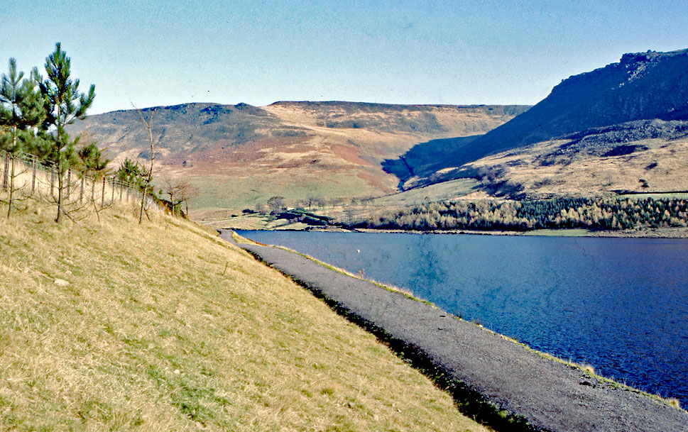 New-path-alongside-Dovestone-Reservoir