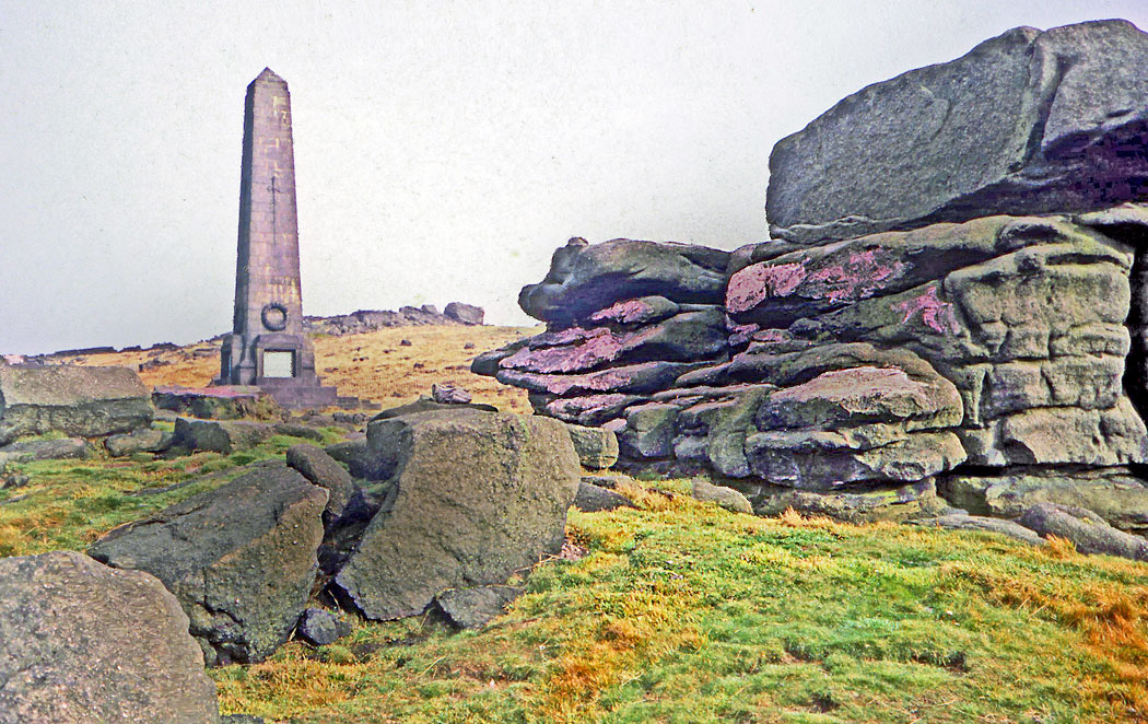 War-Memorial-grafitti_edited-1987